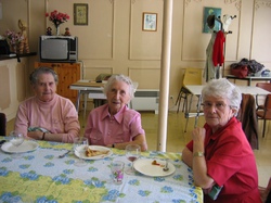 2010 REPAS au FOYER des ANCIENS